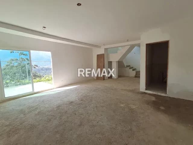 VENDO PLANTA BAJA DÚPLEX CON JARDÍN PRIVADO URB. SOLAR DEL HATILLO