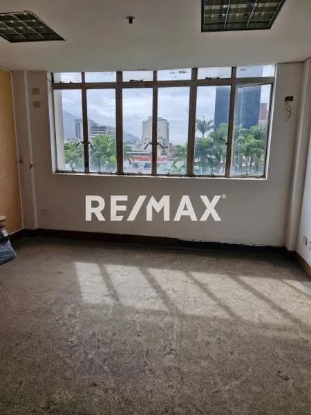 SE ALQUILA LOCAL COMERCIAL EN ZONA PRIVILEGIADA DEL CENTRO CAPITOLIO EDIFICIO PLAZA CAPITOLIO