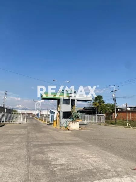 se vende terreno en complejo industrial aereopuerto