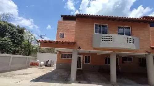 Townhouse De 3 Niveles En Villas Menhir Mañongo G.g