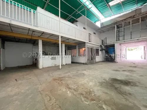 Excelente Galpón Con Local Y Casa Comercial En Venta En Zona Comercial De Maracay 23 De Enero Excelente Para Comenzar Tu Nuevo Proyecto Nela 25-16843