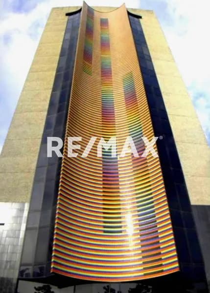 OFICINA COMERCIAL AMOBLADA UBICADA EN LA ICONICA TORRE STRATOS, AV. BOLIVAR NORTE