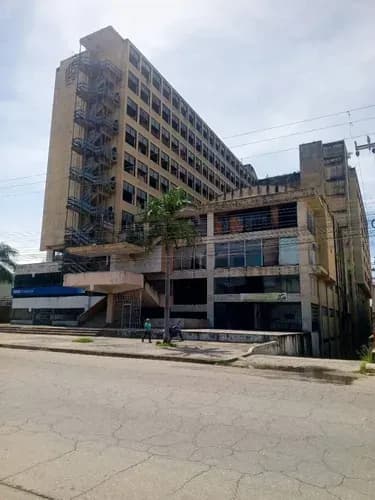 ¡oportunidad Única! Alquiler De Amplio Local De 1600 Mts2 En Edificio Onix, El Corazón De La Victoria.