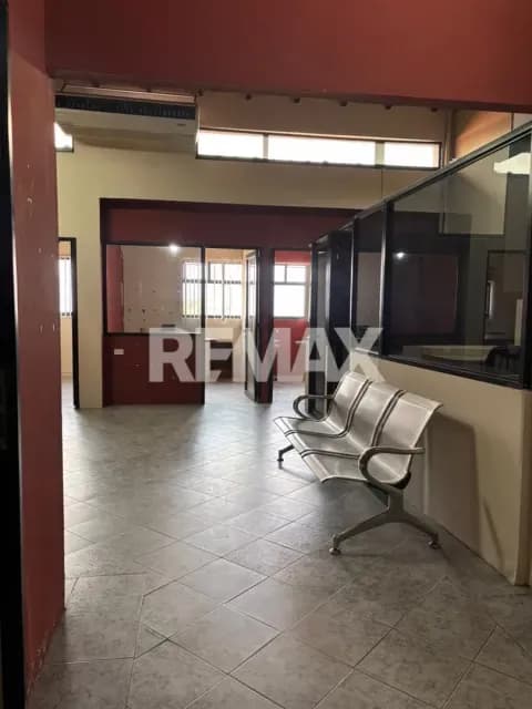 EN ALQUILER OFICINA EN BARRIO OBRERO