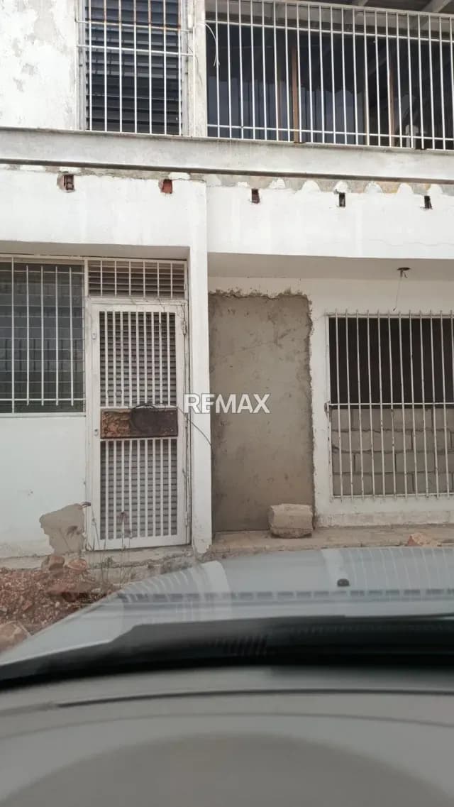 En Venta Amplia Casa en Obra Gris en el Conjunto Residencial Los Cardones.