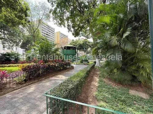 Urb. Privilegiada En Tzas De Santa Fe Ofrece Apartamento En Venta 26-16773