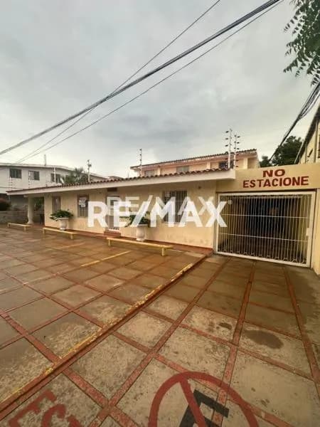 Casa Comercial con apartamento anexo Sector Tierra Negra