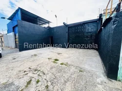 En Venta Terreno Con Construccion En Maracay 25-24431