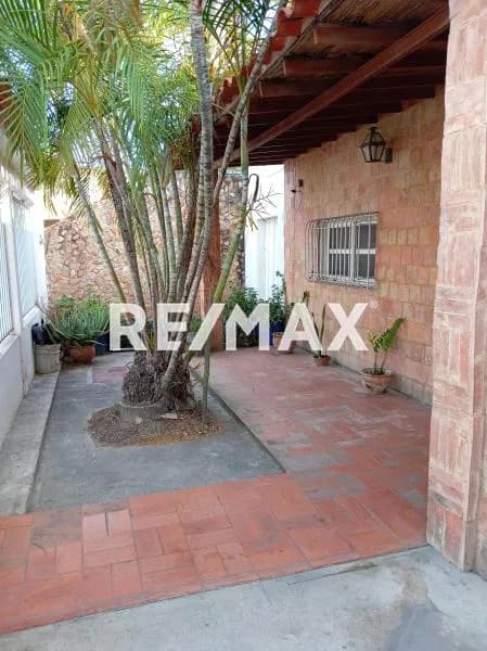 CASA EN VENTA - CENTRO DE YARITAGUA