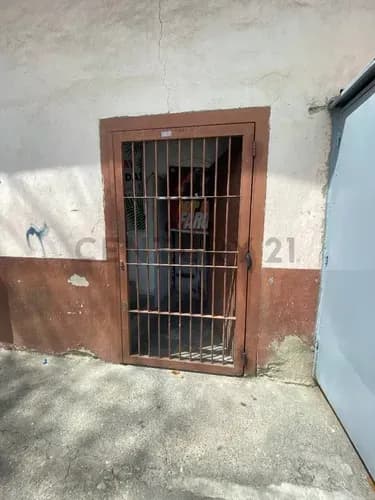¿buscabas Galpón Cerca En El Cementerio? Mira Este Lienzo En Blanco
