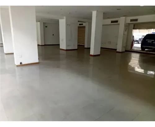 En Alquiler Y Venta Local Comercial De 3 Niveles En La Av. Victoria, Santa Rosalía Caracas. (e.c)