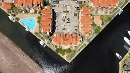 Puesto De Muelle De 3.5 Mtsen Canal De Navegación Principal