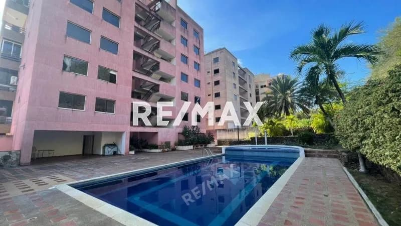 En venta. Pent-house en el Conjunto Residencial Altin II.