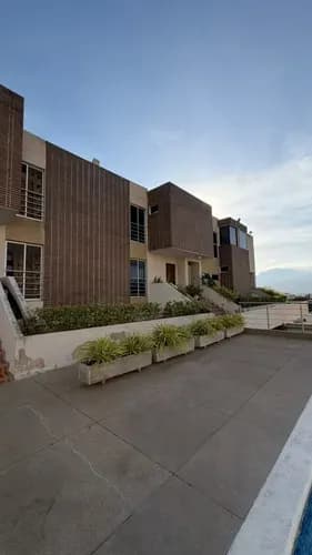 Townhouse En Venta En Res Altos De Aricagua Mañongo Yt Yenny Teran Vende