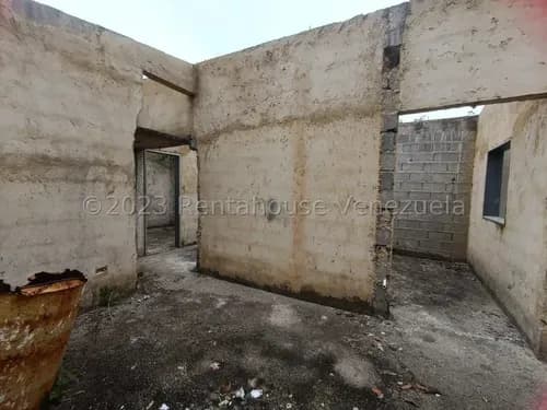 En Venta Excelente Terreno De 1.149mts2 Con Bienhechuría Y Material Para Finalizar A Su Gusto En Agua Viva Cabudare Lara Rc