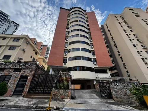 Annic Coronado Vende Apartamento En La Urb. El Bosque. Conjunto Cerrado Con Vigilancia Cód. 327458