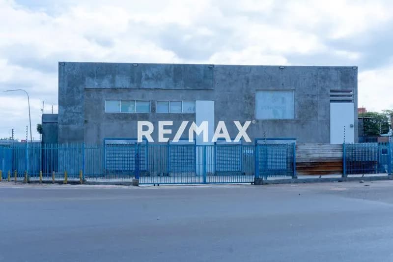 Local Comercial Con Galpón Ubicado En La Prolongación N.2