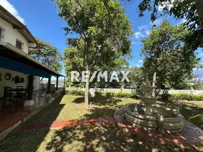 CASA LOMAS DEL CLUB HIPICO 400MTS VENTA