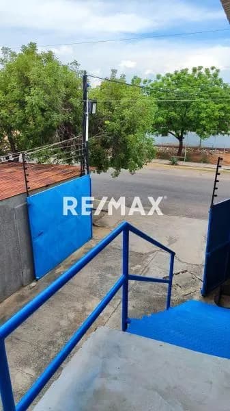 Galpon con Locales y Depósito a 1 cuadra del Corredor Vial Los Cactus