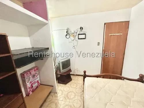 # 26-16999 Venta Apartamento De Tres Habitaciones Con Servicios Garantizados Y Parque Infantil En El Centro Barquisimeto, Lara (aa)