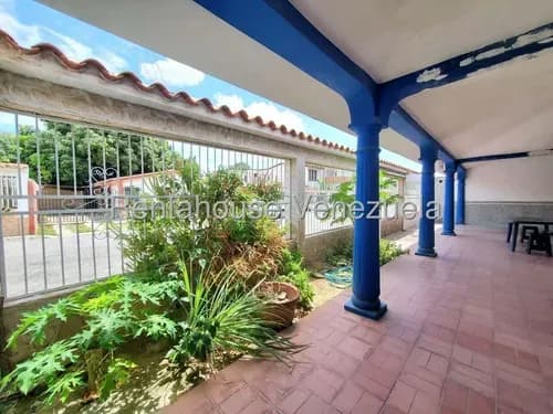 Casa En Venta En Los Samanes 3 Habitaciones 2 Baños Tanque De Agua Seguridad 294 Metros De Terreno Nela 26-21307