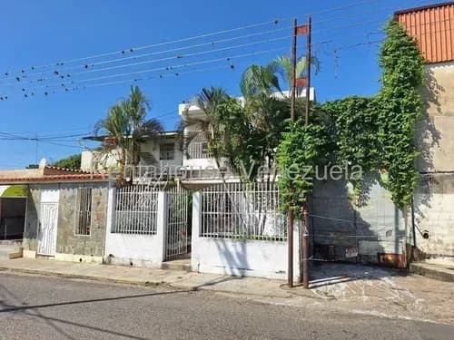 Casa En Venta En Centro De Guacara Lr Carabobo A Remodelar Con Potencial Residencial Y Comercial. Solo Clientes Directos