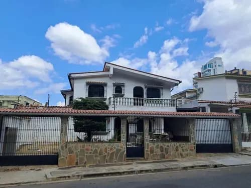 Casa Conservada En Venta En Las Chimeneas, Valencia - Atmlf