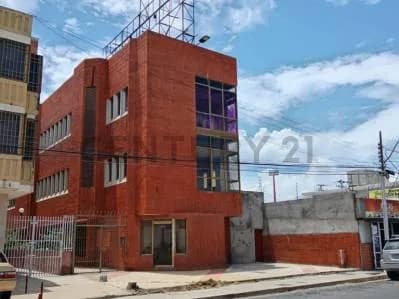 Amplio Local Comercial en la Avenida Santa Rosa Cumana