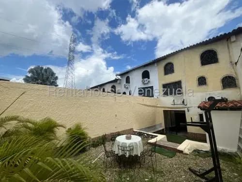 Venta Casa Con Amplio Patio En La Prestigiosa Urbanización La Rosaleda Barquisimeto,lara Rc