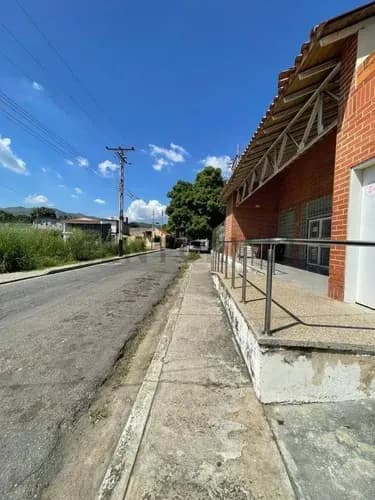 Venta De Locales Comerciales Y Casa