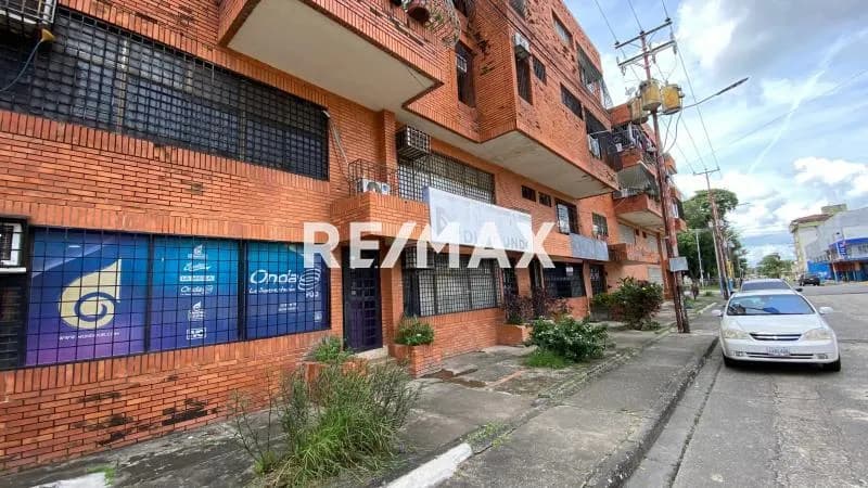 Local comercial con mezzanina