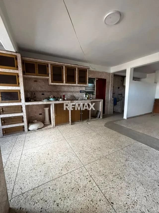 EN VENTA APARTAMENTO Y LOCAL EN LA AVENIDA FLORENCIO GIMENEZ, BARQUISIMETO