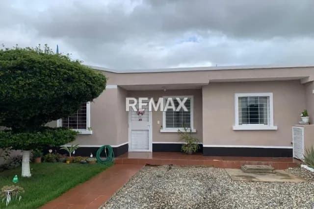 En Venta Casa al norte de Barquisimeto, esta casa lo tiene todo para que te mudes de inmediato.