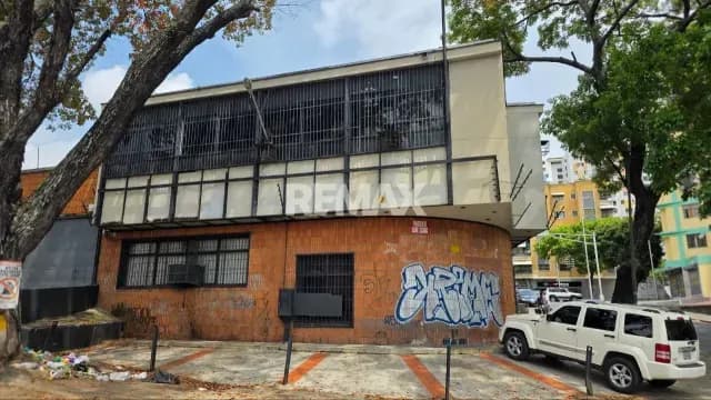 En Alquiler local Comercial a Pie de Calle en las Acacias