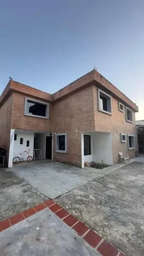 Josseyris Jimenez Vende Casa En Colinas De Guataparo