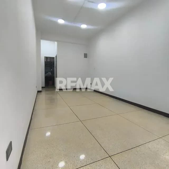 ALQUILER LOCAL COMERCIAL CHACAO A PIE DE CALLE