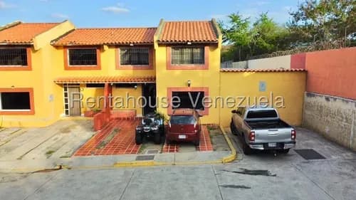Venta Casa De Dos Niveles Con Family Room Y Parrillera En Conjunto Privado De Cabudare,lara Rc
