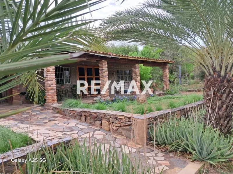EN VENTA HERMOSA FINCA, CON GRAN POTENCIAL PARA SIEMBRA Y CRÍA DE ANIMALES, CON POZO Y LAGUNA ARTIFICIAL, SAN JUAN BAUTISTA, ISLA DE MARGARITA.