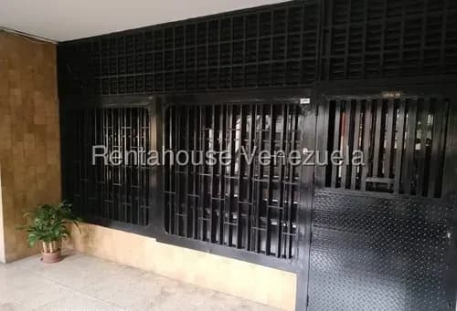 Se Ofrece En Venta Practico Local Comercial Que Tambien Puede Ser Utilizado Como Apartamento En La Parroquia Santa Teresa