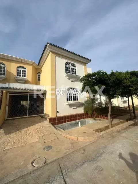 Casa en venta - $250k