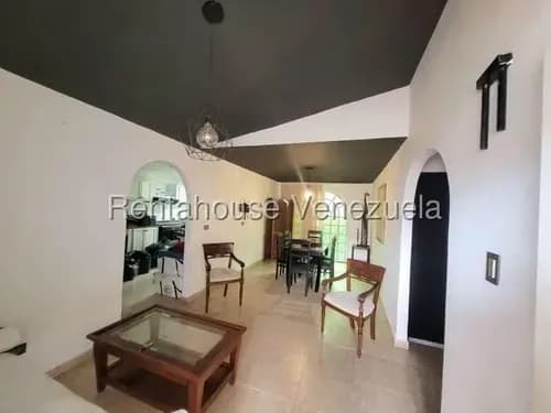 Rentahouse Lara Vende Hermosa Casa De 2 Niveles En Cabudare; 4 Hab, 3 Baños, 3 Puestos, Patio Privado Y Tanque Subterráneo Con Hidroneumático En Conjunto Con Vigilancia Y Áreas Verdes.