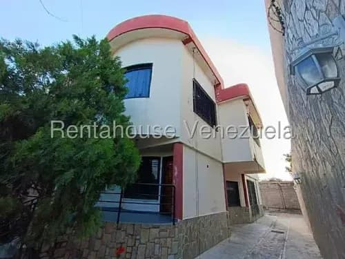 Cf Hermosa Casa De Dos Niveles A La Venta En Urb. Orticeño, Palo Negro!! Listing 25-15125
