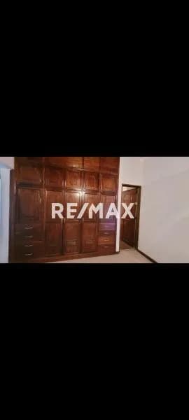 Hermosa Casa en Venta de tres niveles ubicada en un Exclusivo Conjunto residencial con un fácil acceso a las principales avenidas de la ciudad