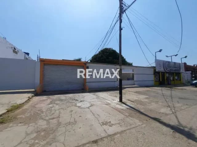 SE ALQUILA CASA EN AV. OLLARVIDES DE PUERTA MARAVEN
