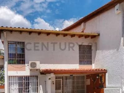 En venta Town House, La Macarena Sur, Los Teques Edo. Miranda