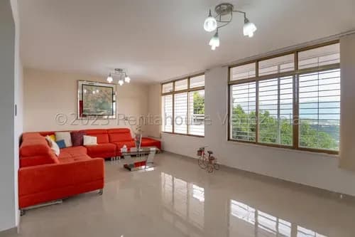 Casa En Venta En Alto Prado En Calle Cerrada Con Vigilancia Sin Problemas De Agua Con Maravillosa Vista Al Ávila
