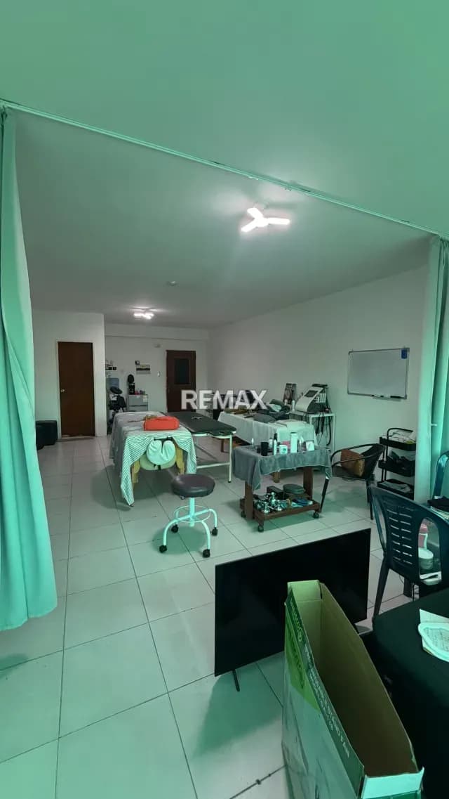 Oficina en Alquiler C.C. Gravina II Barato 50m2 piso Bajo Vista a la Calle