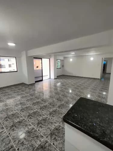 Se Vende Amplio Apartamento En Resd. Gilma, Urb. El Parral. Valencia (gs)