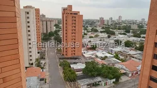 #26-17892. Apartamento En Venta En El Alameda. Cuenta Con 261 M2 Y Una Distribución Impecable De 4 Habitaciones Y 4 Baños, Más Habitación Y Baño De Servicio. L.g