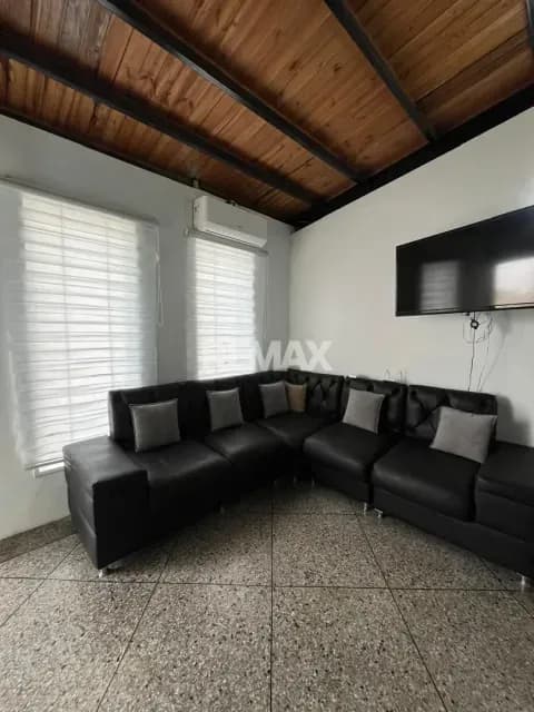 Cómoda y espaciosa casa en venta. Urbanización parque residencial Miraflores. ARAURE.